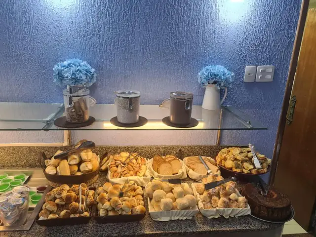 Pães e doces do café da manhã buffet do Hotel Itajubá